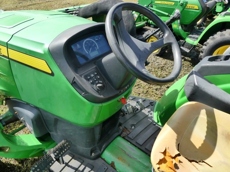 john-deere-4044m-image-12