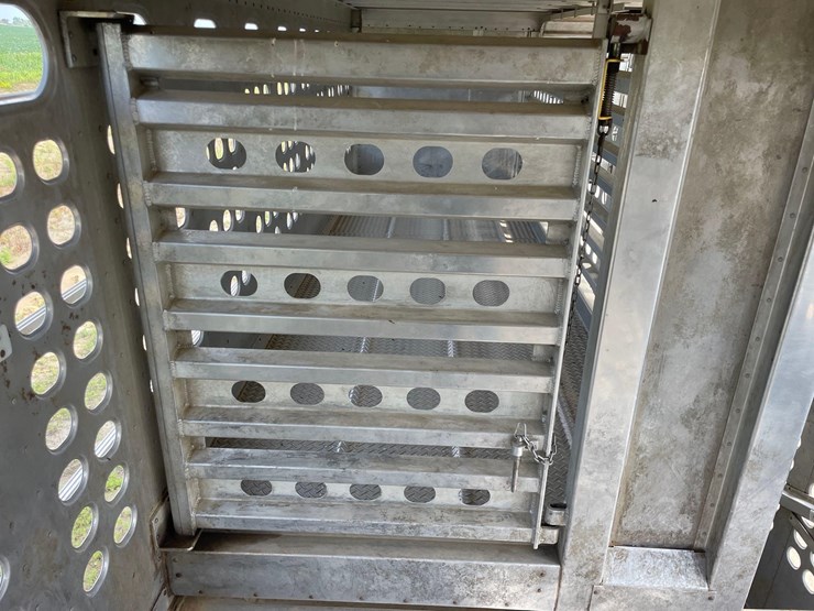 2021-eby-livestock-trailer-image-58