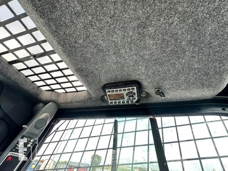 2015-new-holland-c227-image-26