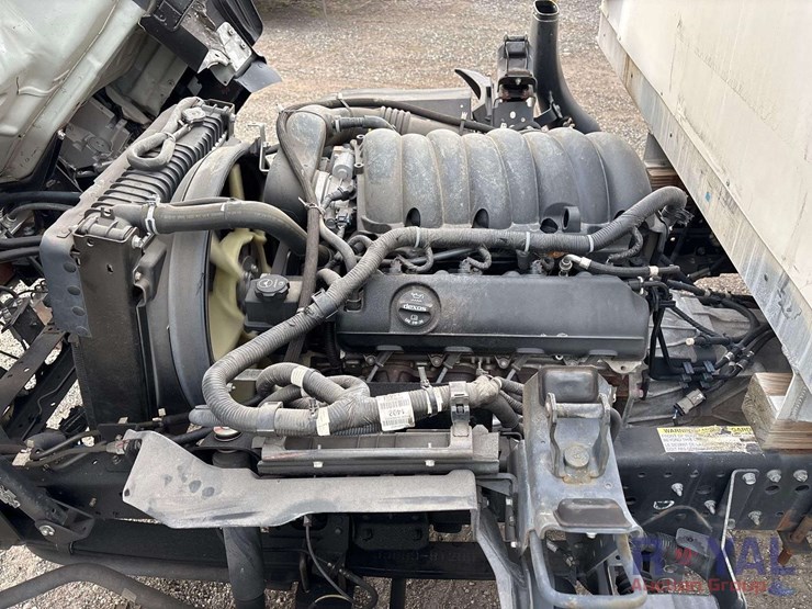 2023-isuzu-npr-image-13