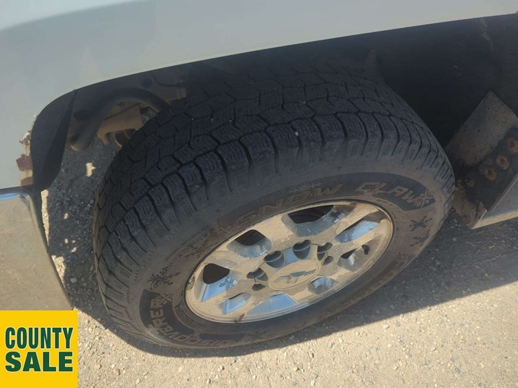 2015-chevrolet-silverado-3500hd-image-22