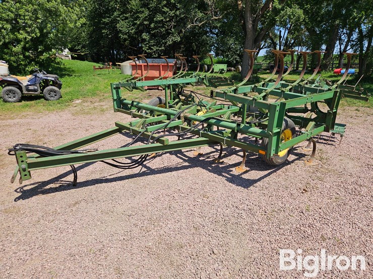 john-deere-1010-image-1