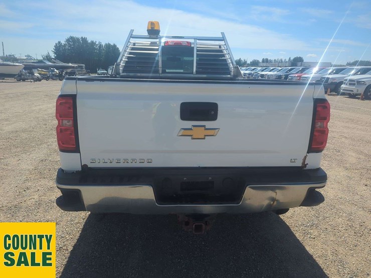 2015-chevrolet-silverado-2500hd-lt-image-16