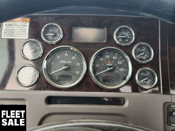 2016-peterbilt-365-image-23