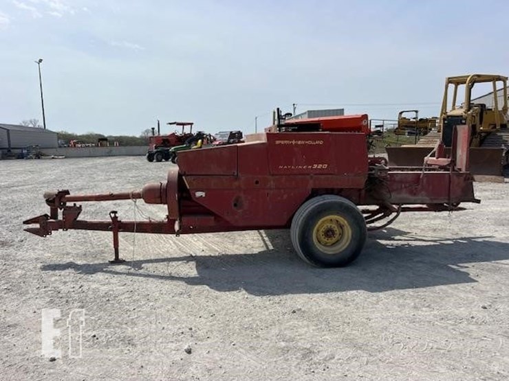 new-holland-320-image-9