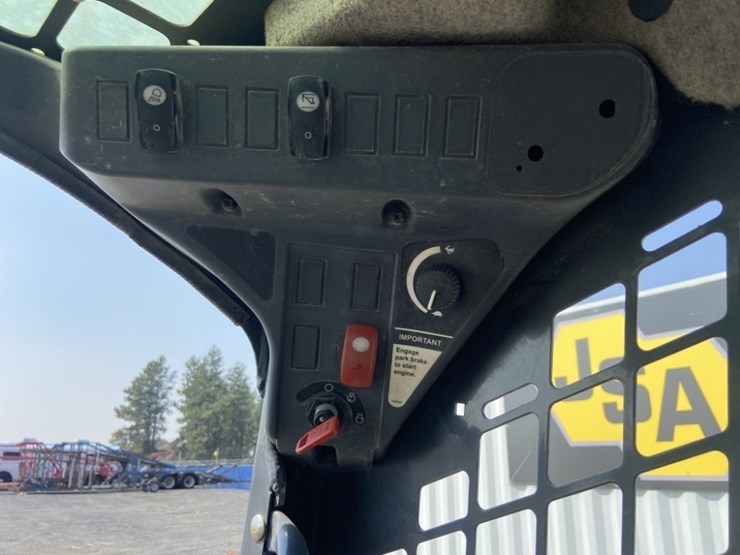 deere-320e-image-20