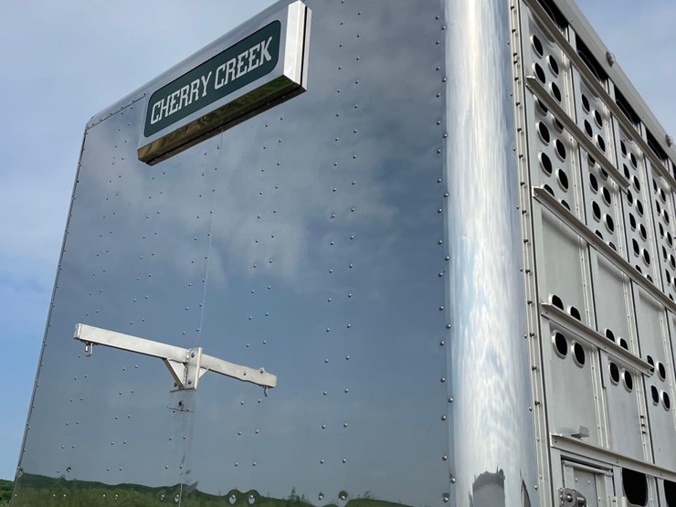 2021-eby-livestock-trailer-image-19