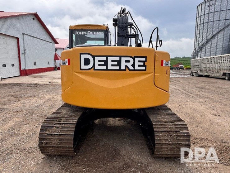 2012-deere-135d-image-12