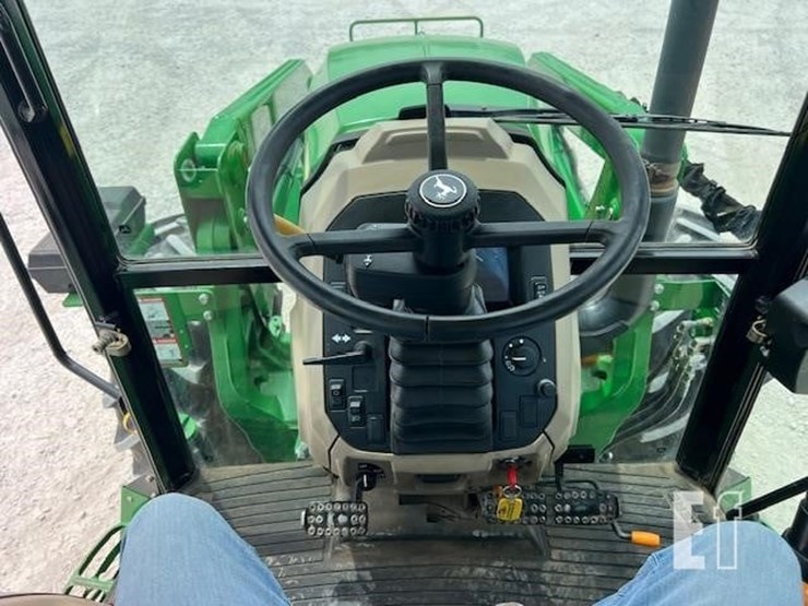 john-deere-6105d-image-47