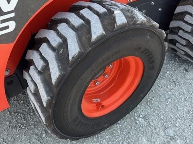 2023-kubota-ssv75-image-12