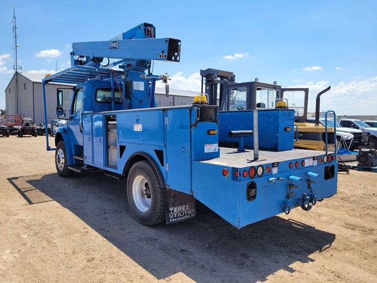 2007-freightliner-m2-106-image-7