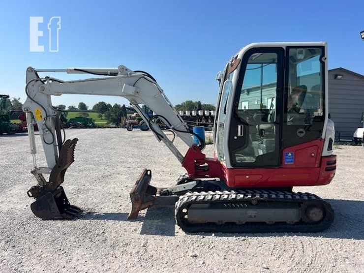 takeuchi-tb235-2-image-2