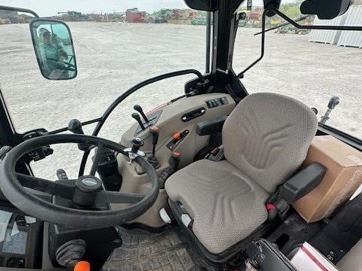 2021-case-ih-farmall-75a-image-19