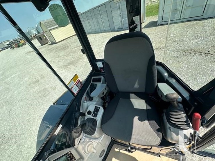 2014-deere-35g-image-19