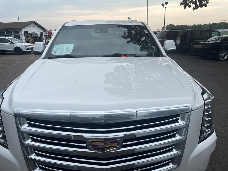 2017-cadillac-escalade-image-10