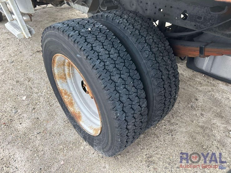 2006-ford-f550-image-18