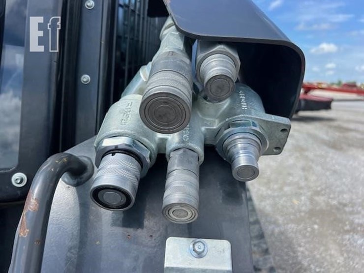 2020-new-holland-c332-image-10