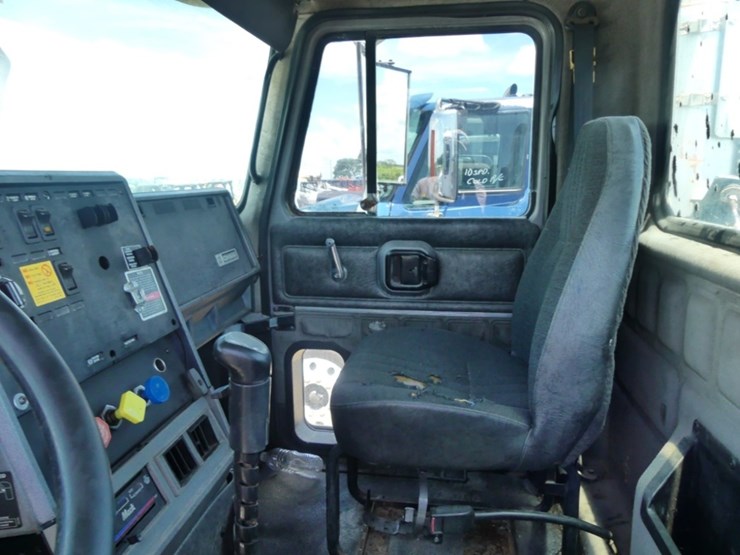 1999-mack-ch613-image-10
