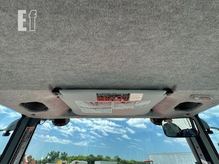 2023-kubota-m7-154-deluxe-image-38