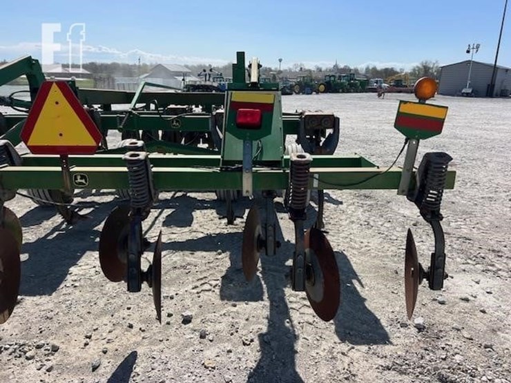john-deere-2700-image-21