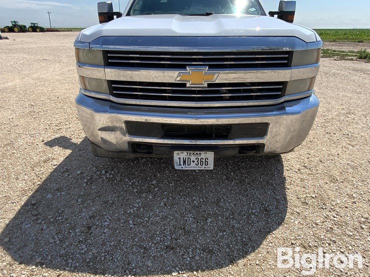 2015-chevrolet-2500-image-15