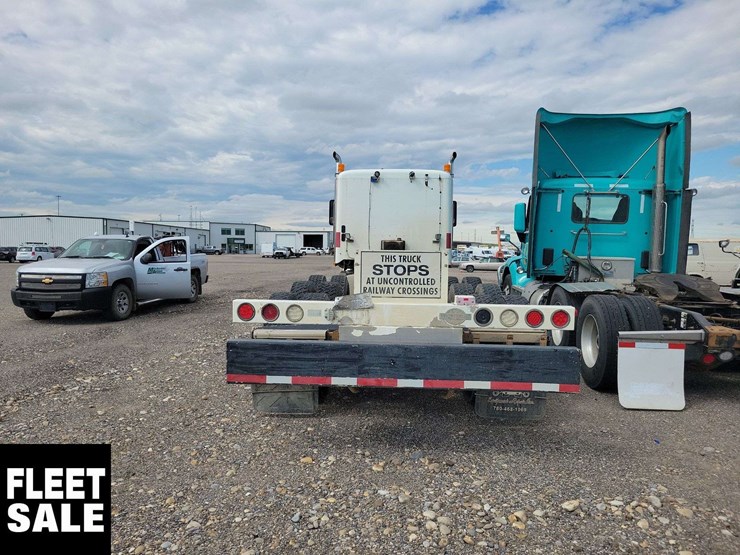 2015-freightliner-coronado-122-sd-image-15