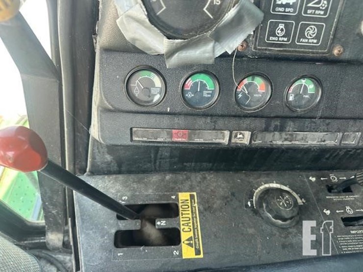 1988-john-deere-8820-image-19