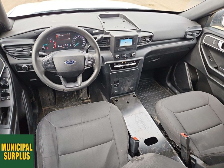 2020-ford-explorer-image-11
