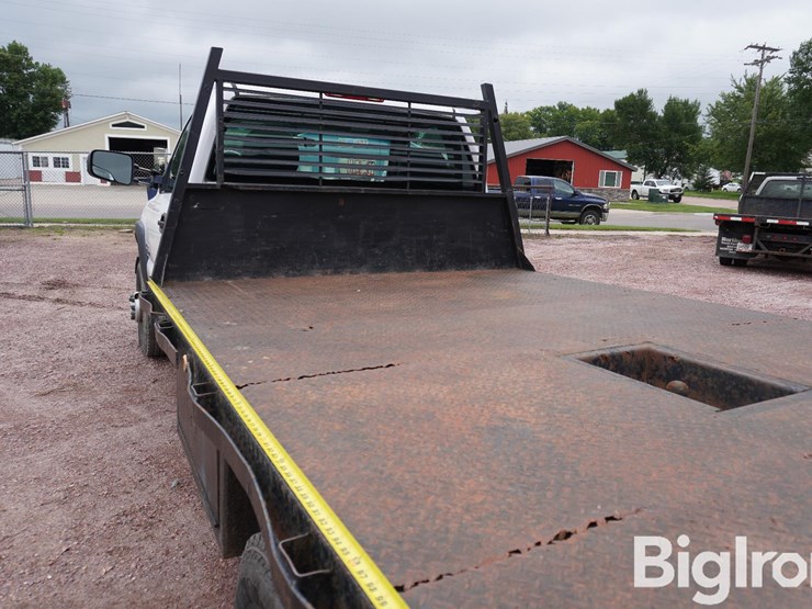 2001-chevrolet-silverado-3500-image-11