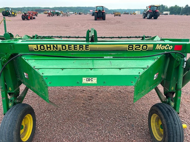 john-deere-820-image-25