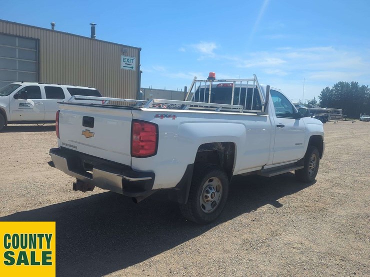 2017-chevrolet-silverado-2500hd-image-4