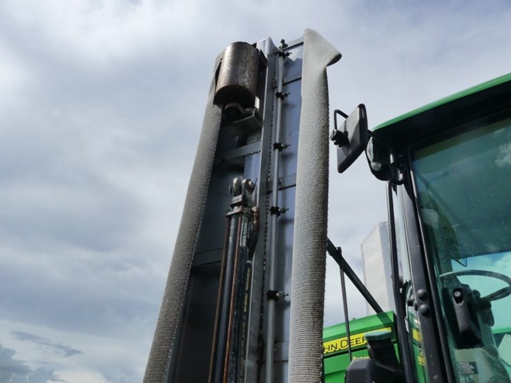 2024-john-deere-6110m-image-11