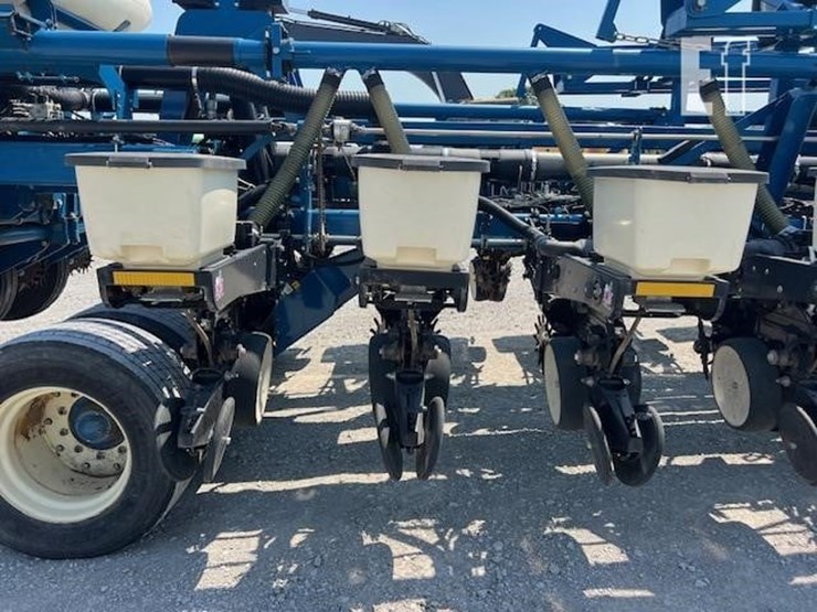 2008-kinze-3800sds-image-22