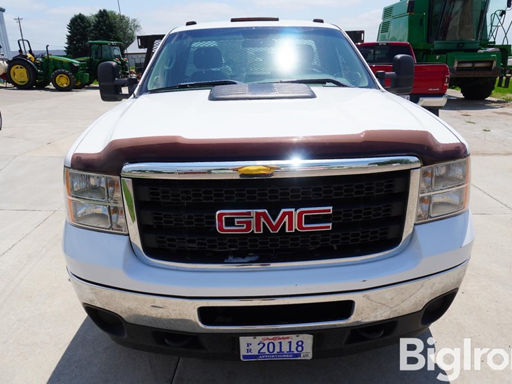 2011-gmc-sierra-3500-image-2