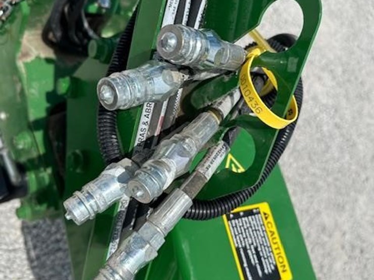 2022-john-deere-c400-image-12