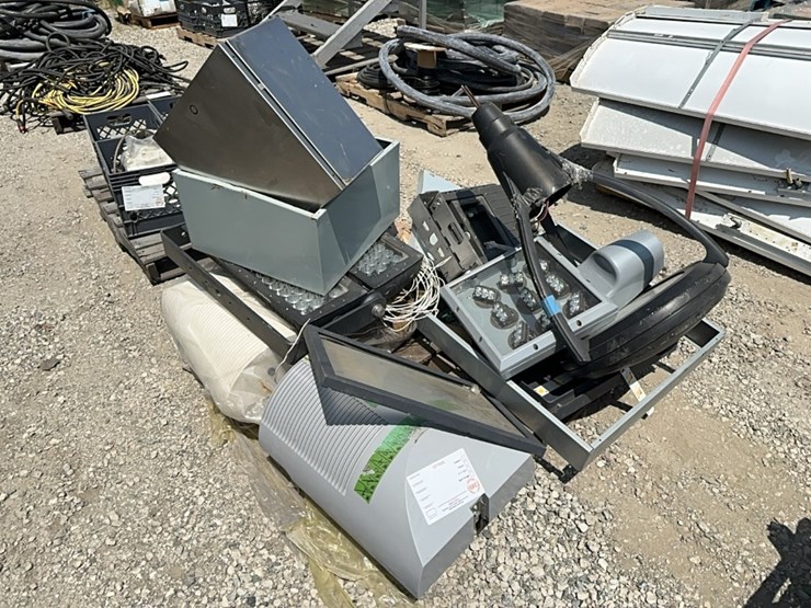 lot#--led-lights-and-electrical-boxes-image-1