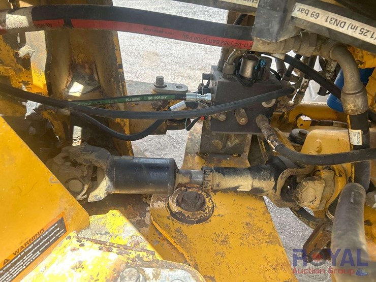 2005-johndeere-644k-image-12