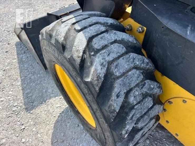 new-holland-l180-image-12