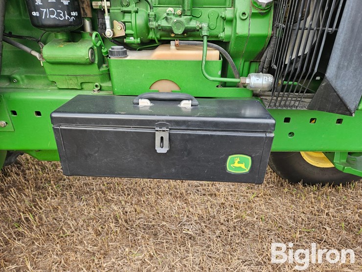 1992-john-deere-4560-image-17
