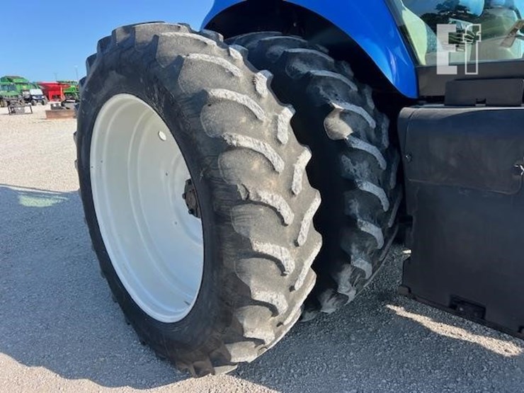 new-holland-t8020-image-18