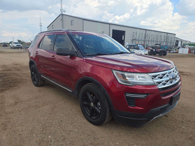 2019-ford-explorer-xlt-image-2