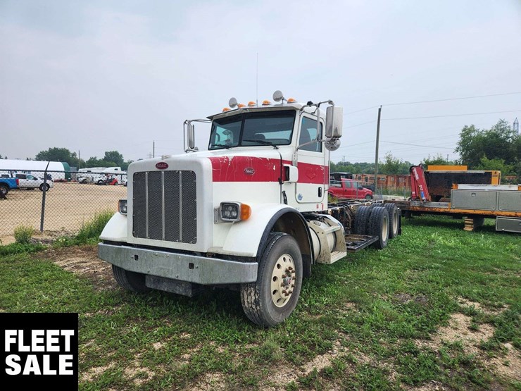 2016-peterbilt-365-image-1