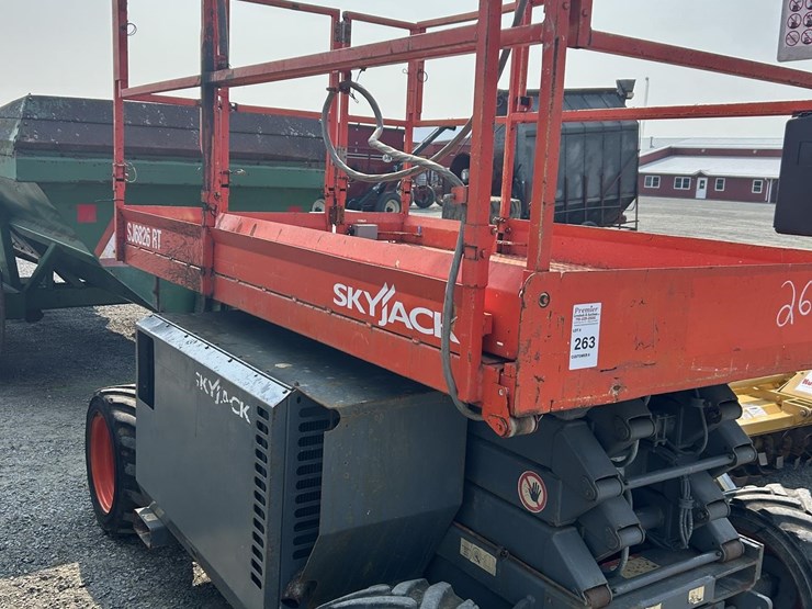 2009-skyjack-sj6826rt-image-3