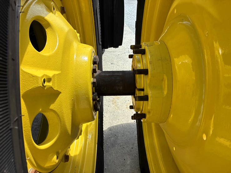 2014-john-deere-8285r-image-66
