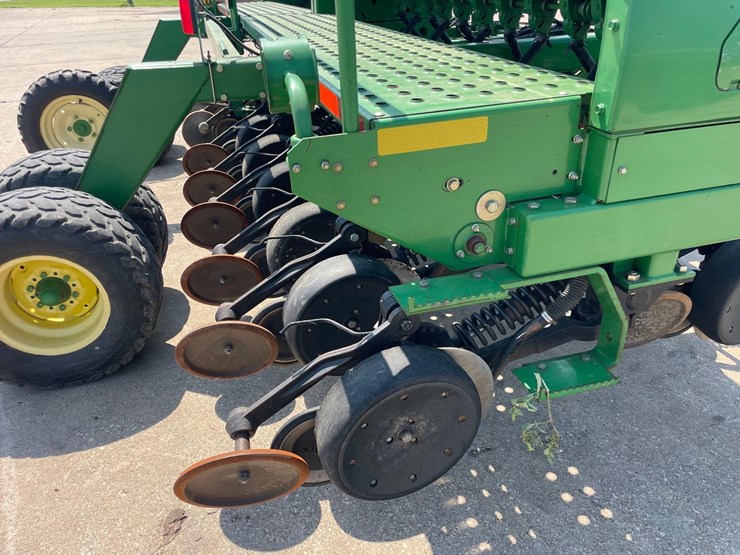 john-deere-1590-image-22