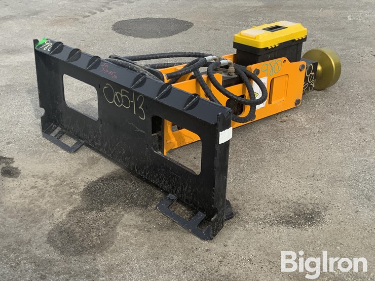2025-post-pounder-giyi-680-skid-steer-post-driver-image-5