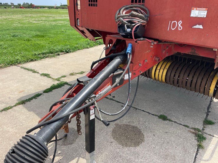new-holland-br780-image-10