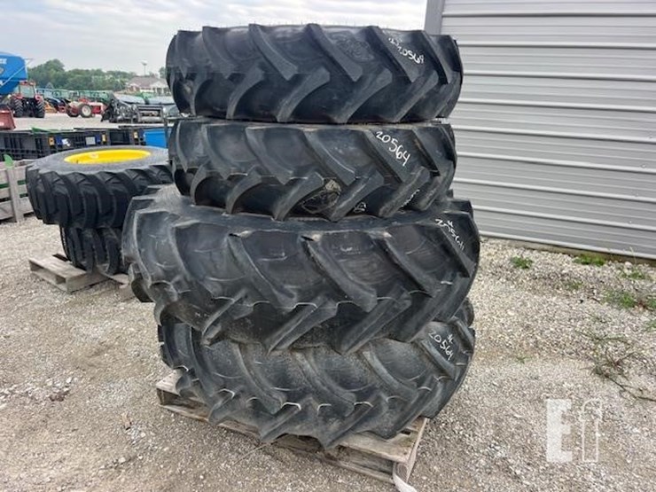 john-deere-12-image-1