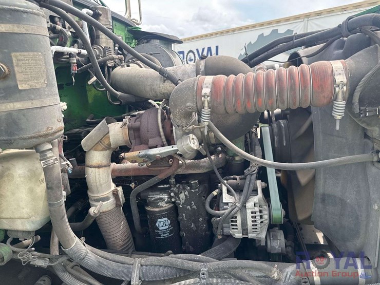 2007-peterbilt-335-image-11