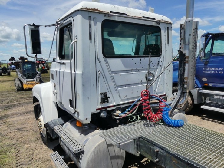 1999-mack-ch613-image-8